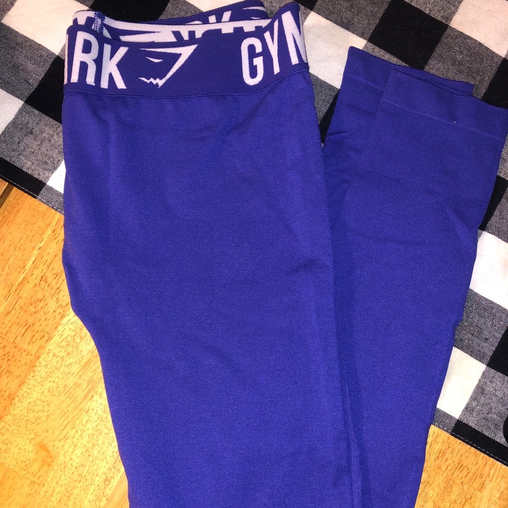 Gym shark leggings